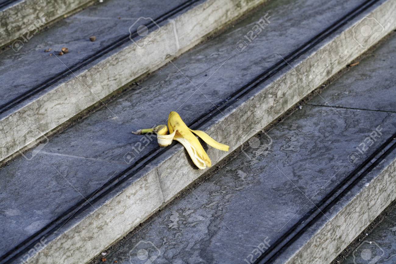23707880-Banana-peel-lying-on-stairs-Stock-Photo.jpg