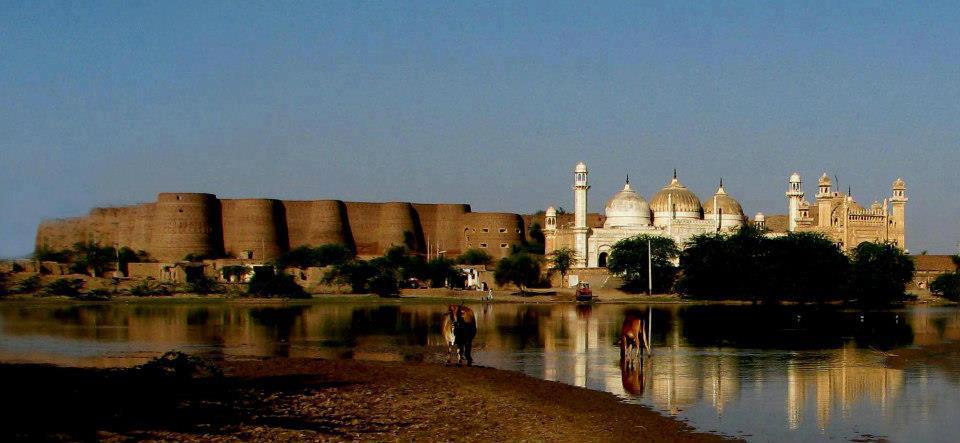 Derawar+Fort,+Bahawalpur,+Pakistan.jpg