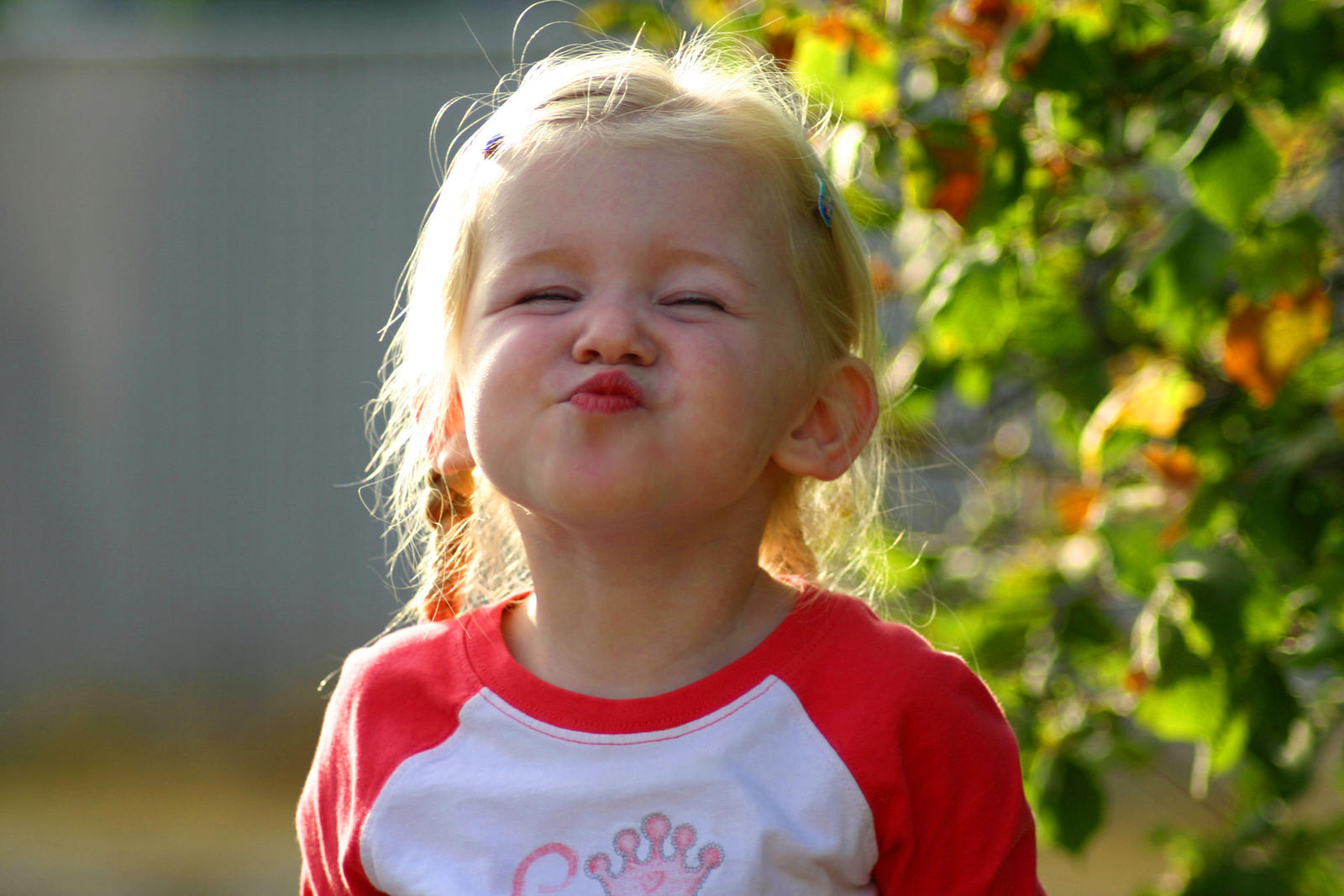 suzannewright-380468-albums-portraits-pic10344-my-niece-trying-give-kissie-lips.jpg