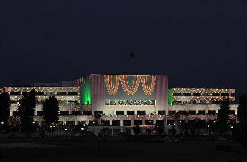 Parliament-House-illuminated.jpg
