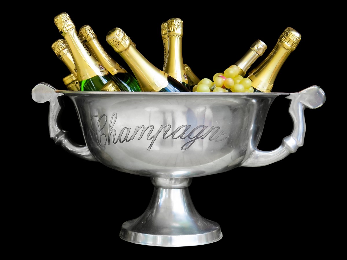 champagne_drink_sparkling_wine_bottles_champagne_glasses_celebration_festival_champagne_bottles-592965.jpg!d