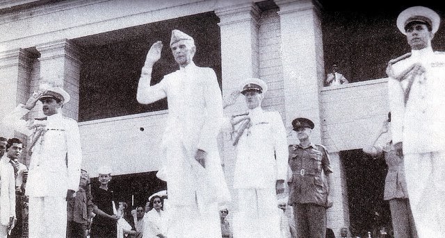 Quaid-e-Azam+takes+the+salute%252C+14+August+1947.jpg