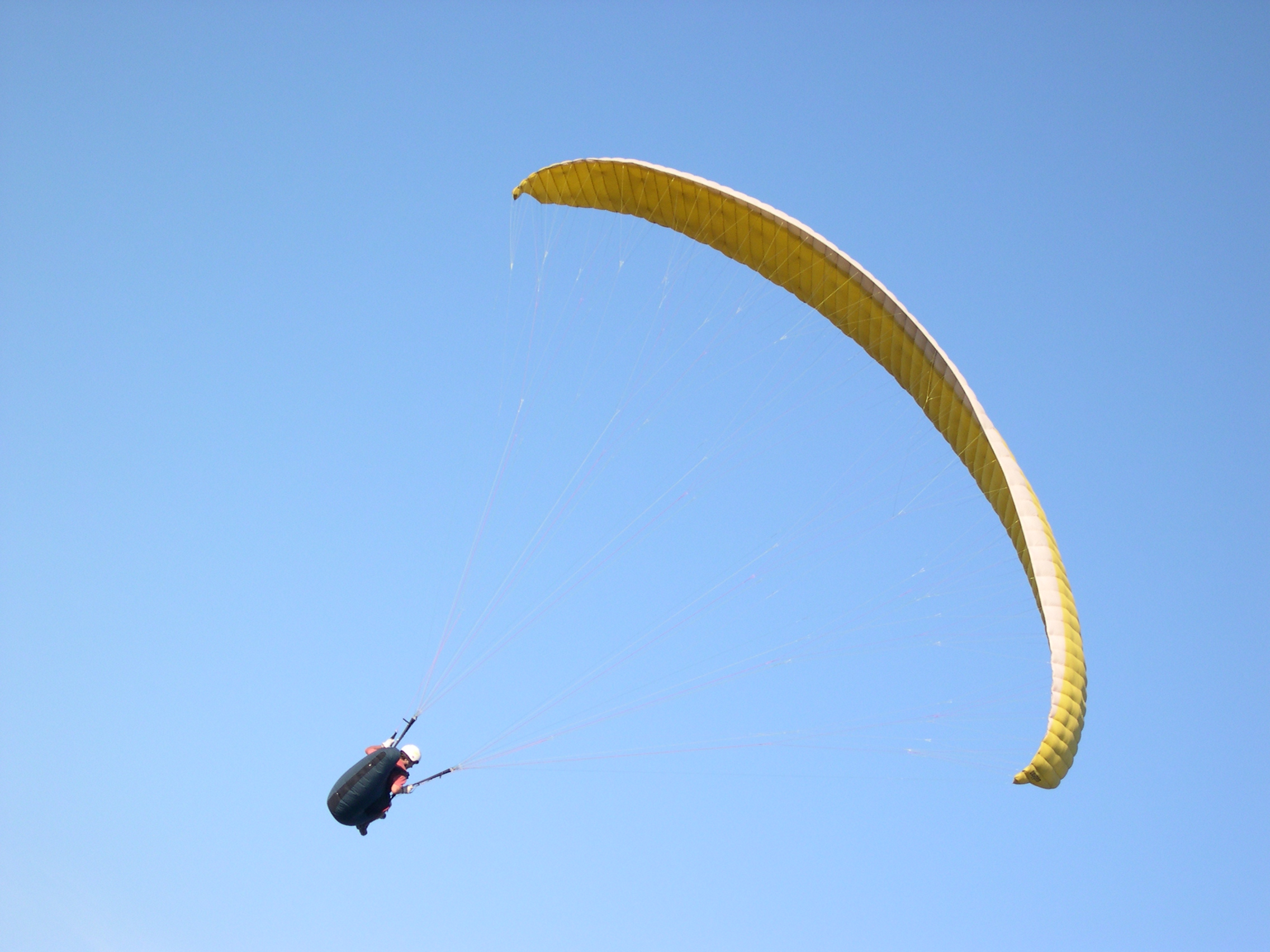 Paragliding_Sopelana_Biscay.jpg