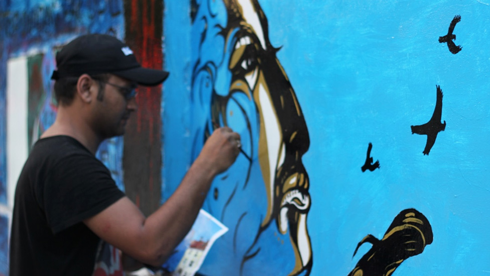 130424141415_wall_painting_1.jpg