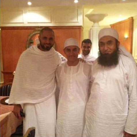 Aamir-Khan-with-Shahid-Afridi-in-Hajj.jpg