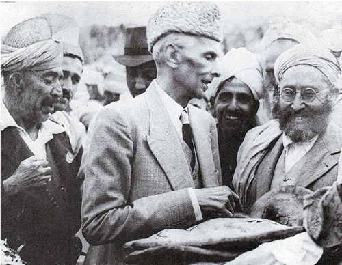 Quaid-e-Azam%20accepting%20a%20loaf%20of%20bread%20from%20tribesmen%20in%20Khyber%20Agency_thumb%5B3%5D.png