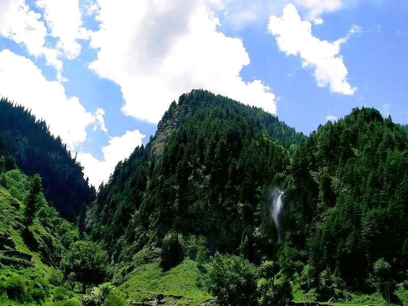 Waterfall_on_the_way_to_Naran.jpg