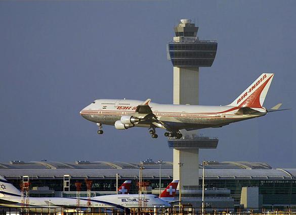 Planes_at_JFK2.jpg