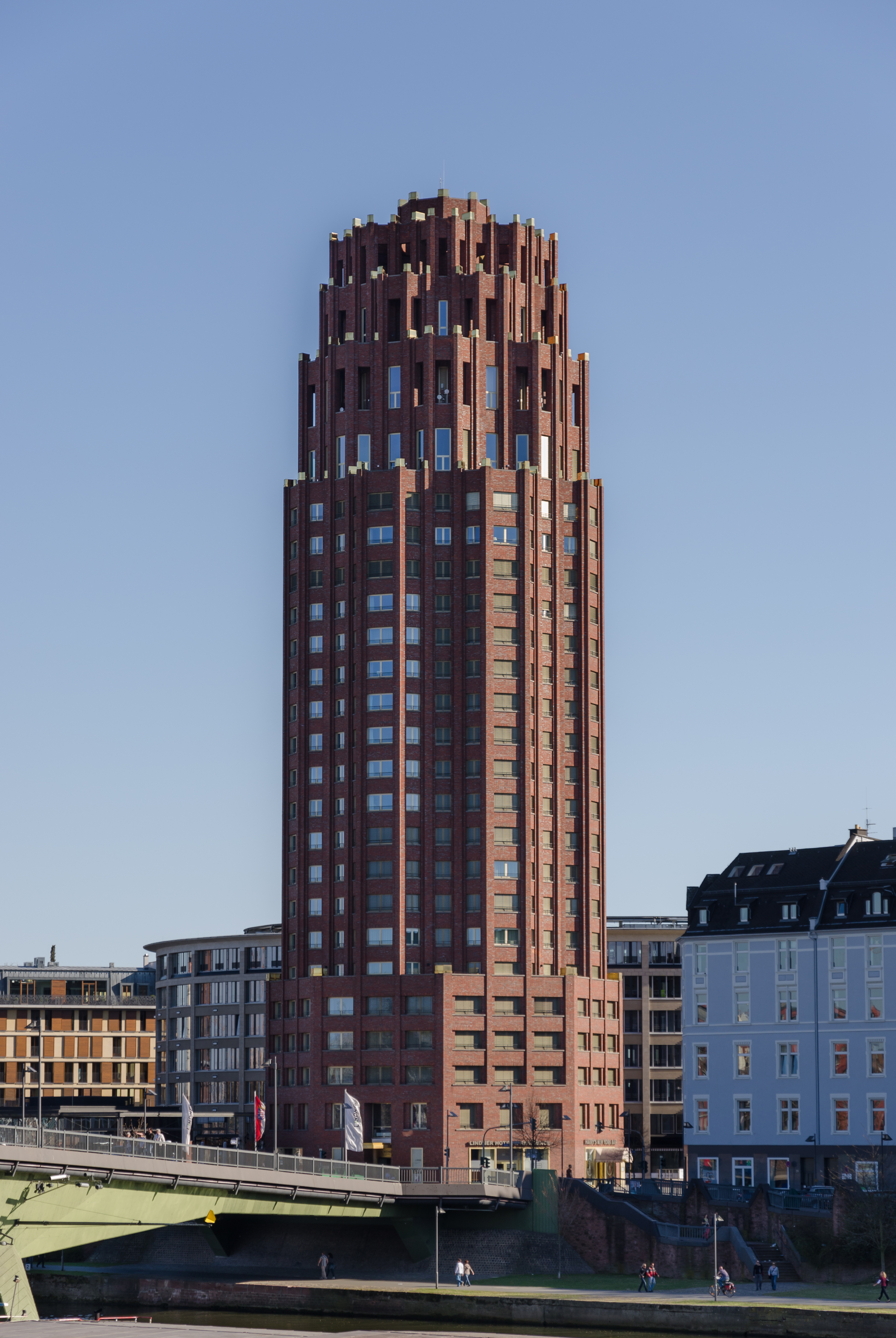 Main_Plaza_-_Frankfurt_Main_-_Germany_-_01.jpg