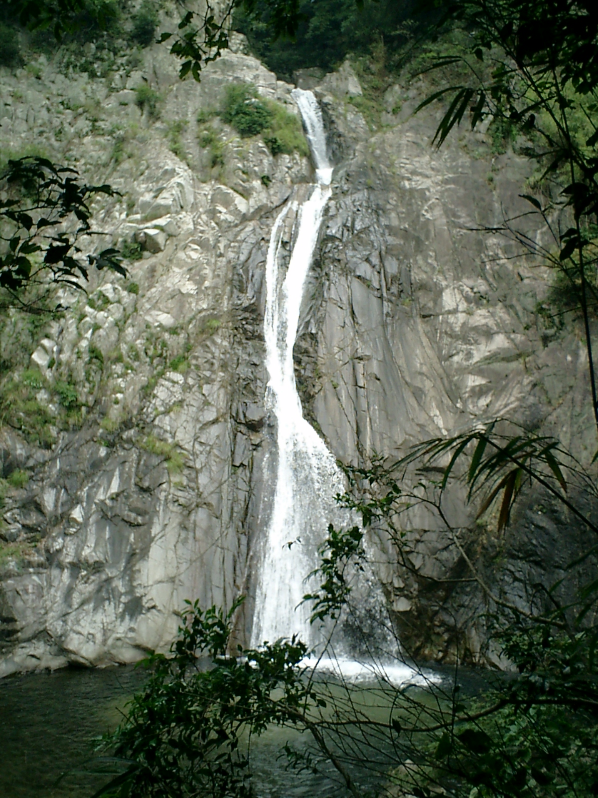 Nunobiki_waterfall.jpg