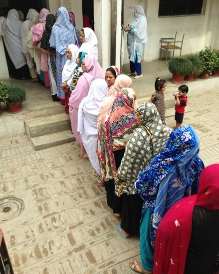 130511035243_peshawar-voting.jpg
