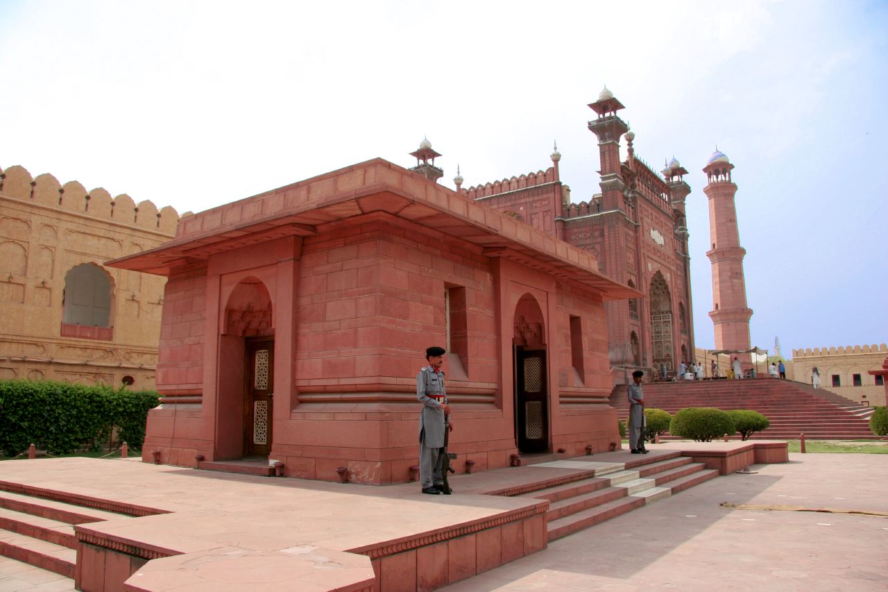 Iqbal-Tomb.jpg