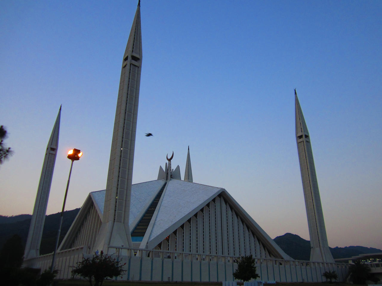 faisal_masjid_2_by_amjad_miandad-d6szi81.jpg