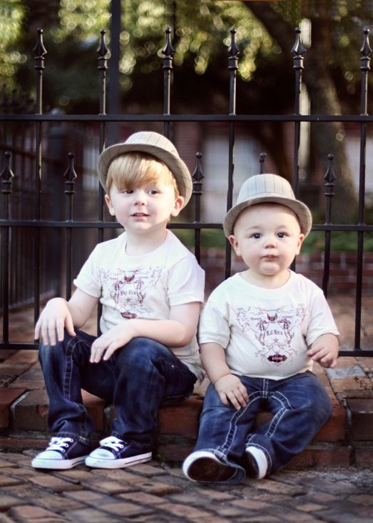 big-bro-lil-bro-kids-med_zpsec3d5341.jpg