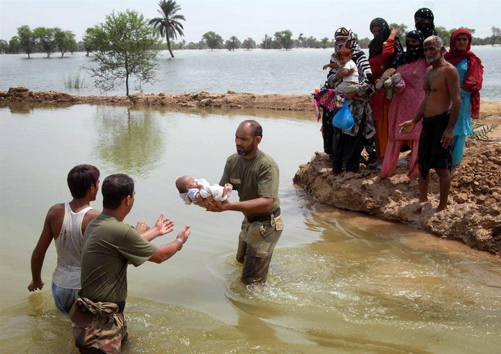 pakistan-army-relief-work-1.jpg