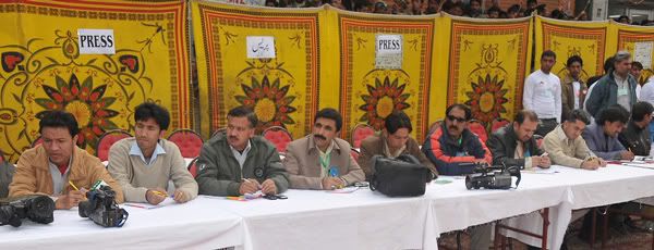 ah-publicmeeting051109-16.jpg