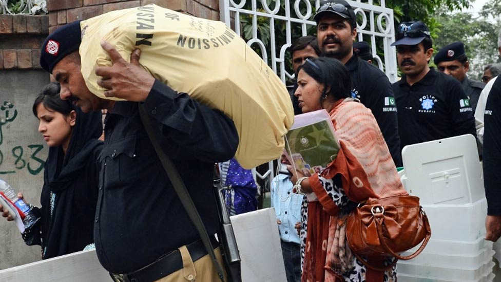 130510113431_election-lahore.jpg
