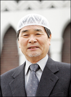 imam_of_seoul_central_mosque.jpg