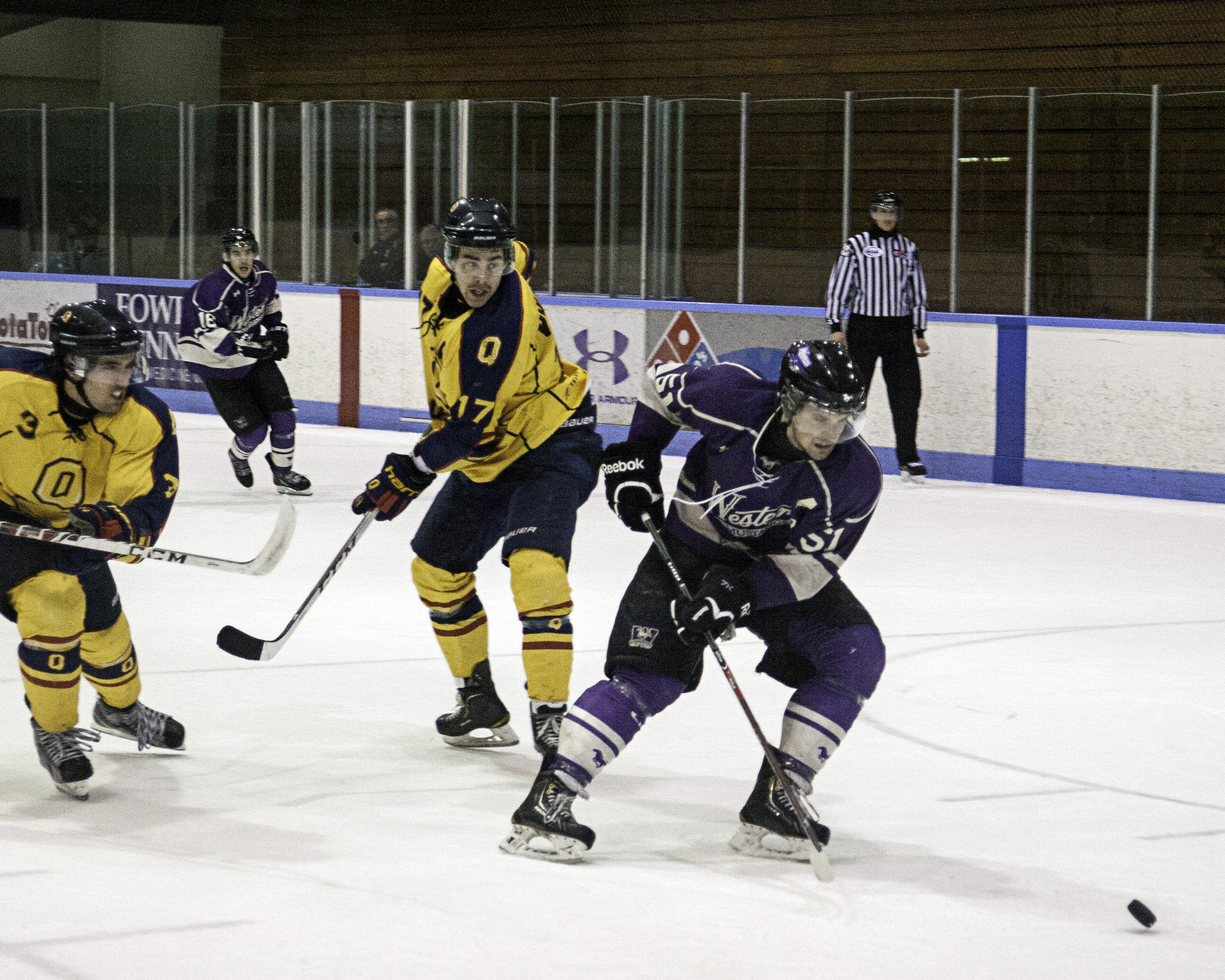 Western_Mustangs_men's_hockey.jpg