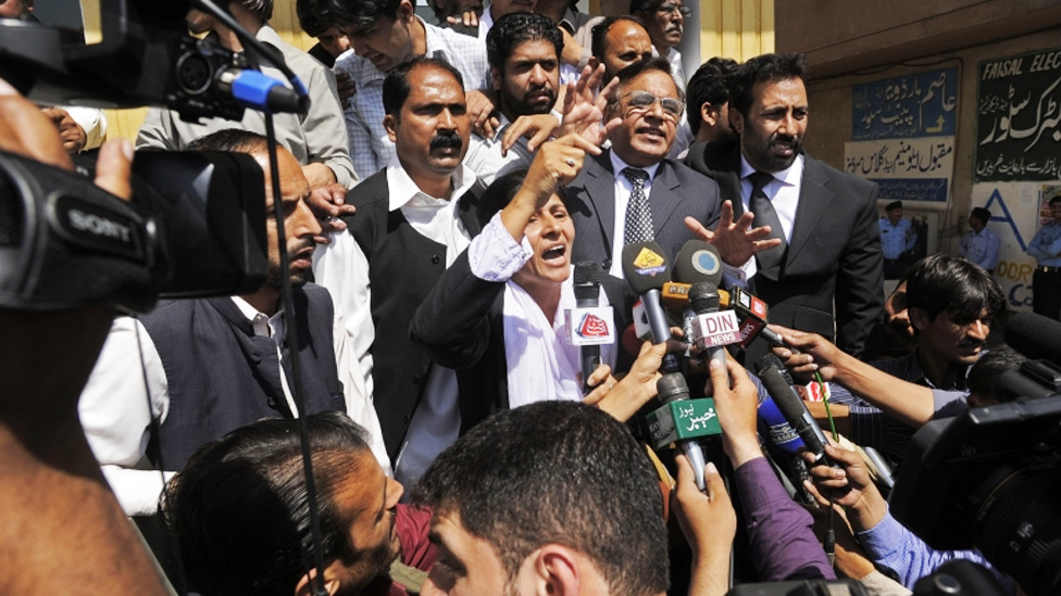 130418115453_musharraf-hearing-6.jpg