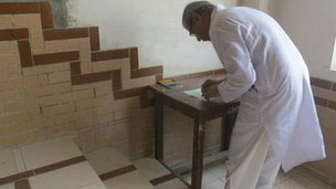 130511101347_khi_pollingbooth.jpg