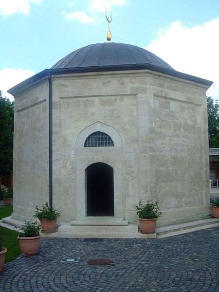450px-Gulbabatomb.jpg