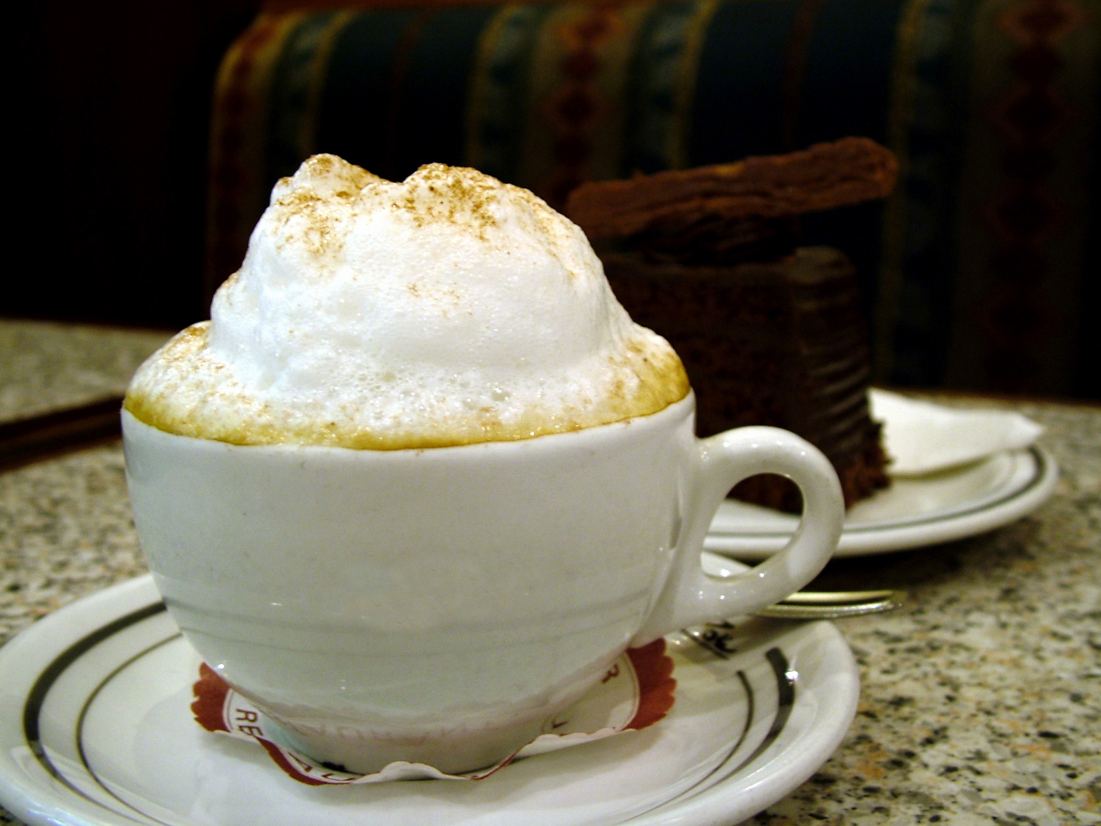Cup_of_Coffee_with_foam.jpg