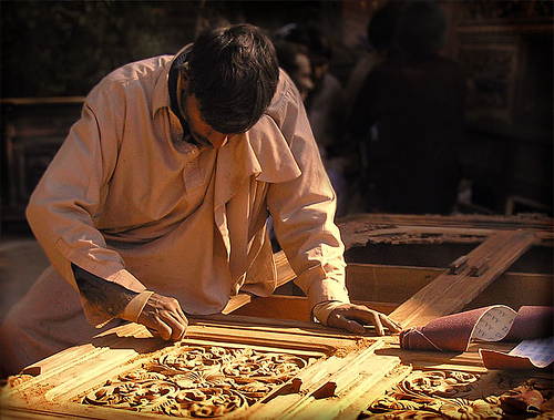 chiniot-pakistani-furniture-maker.jpg