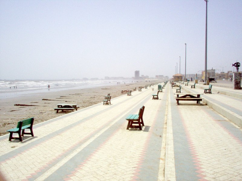 Clifton_beach_karachi.jpg
