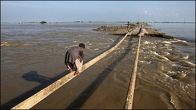 100817115452_flood_tracks386.jpg