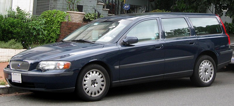 800px-2nd_Volvo_V70.jpg