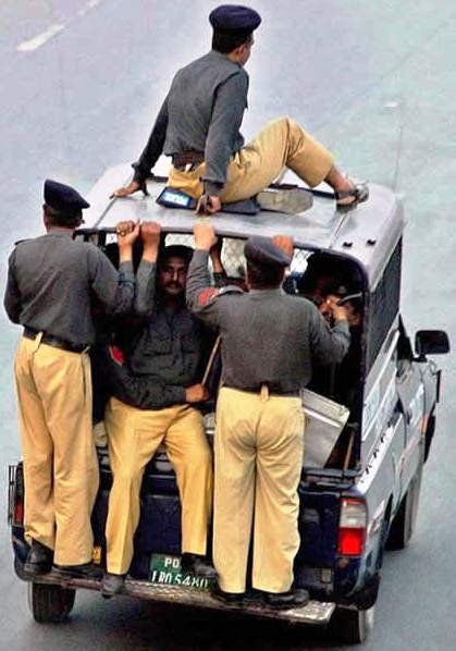 pakistani-police.jpg