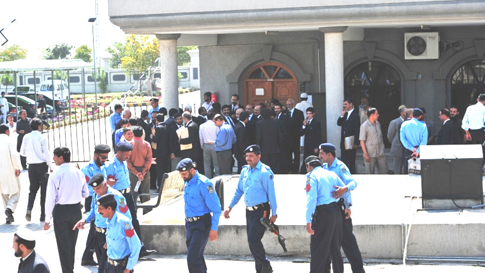 130418115442_musharraf-hearing-1.jpg
