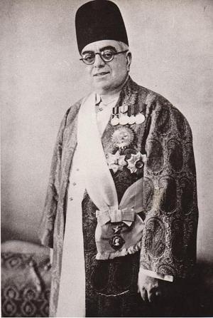 aga-khan-iii-in-full-regalia1.jpg