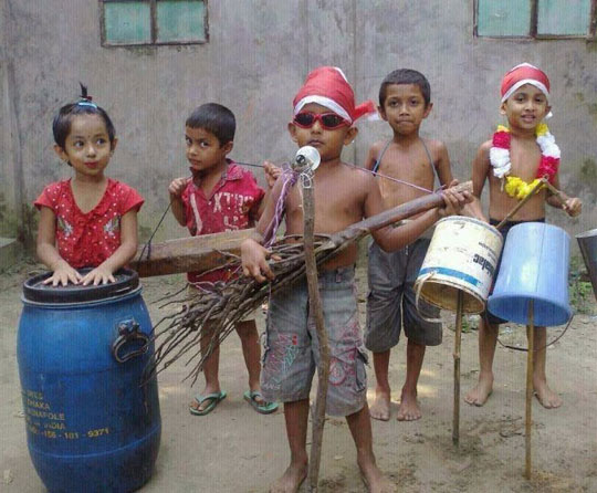 cute-Indian-kids-improvised-band1.jpg