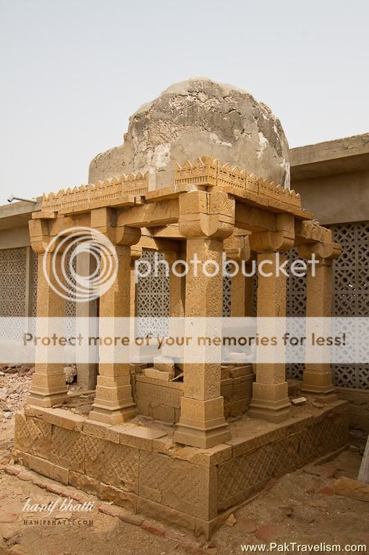 chitorigraveyardmirpurkhas.jpg