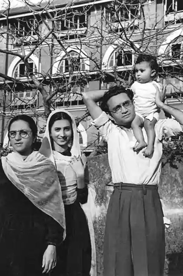 manto-family.jpg