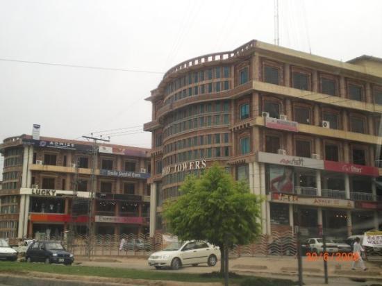 university-road-peshawar.jpg