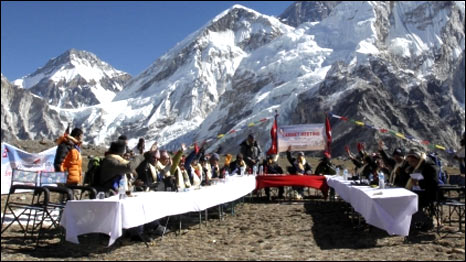 091204082838_nepal-cabinet-2.jpg