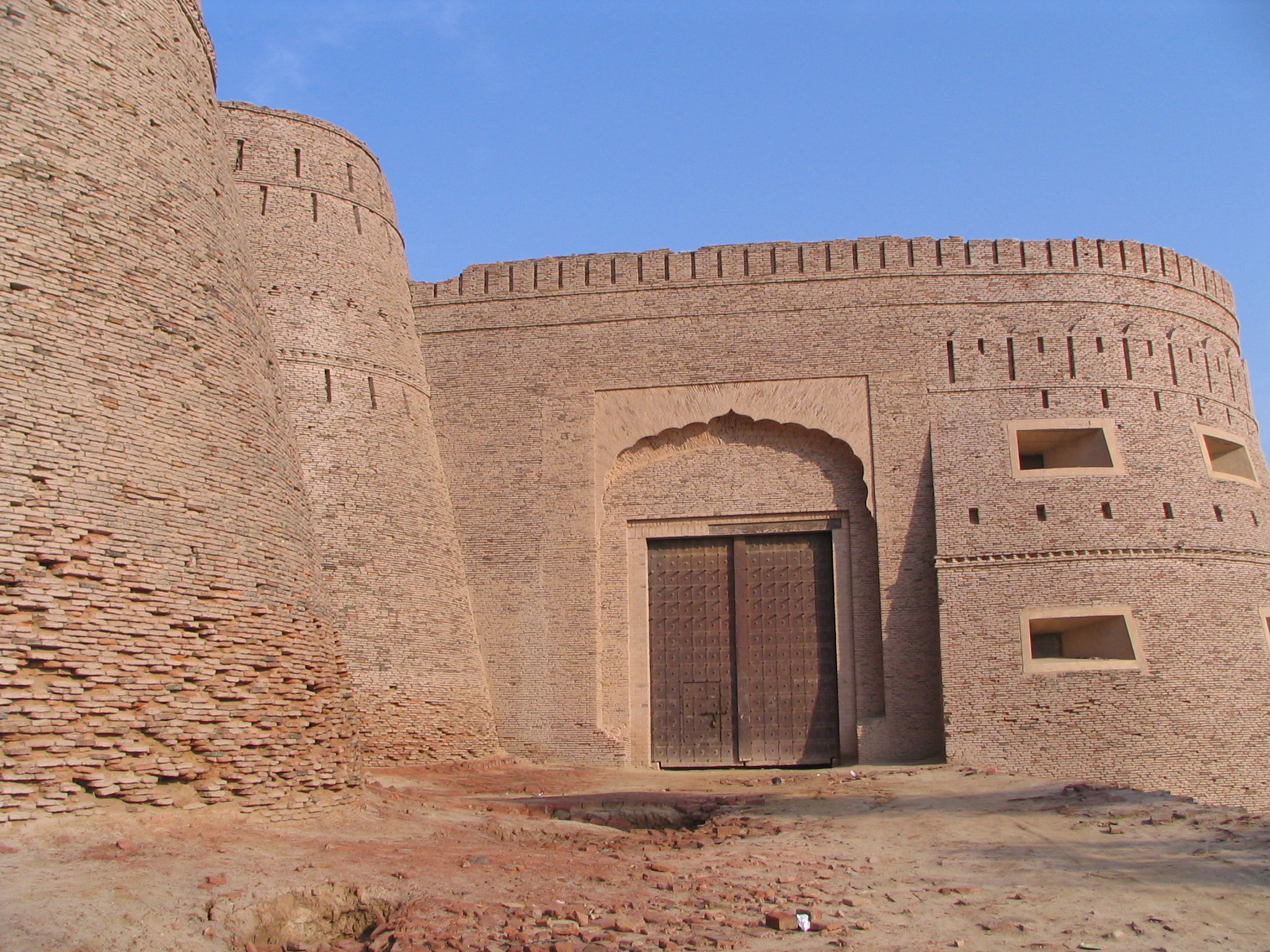 Derawar_Fort_1_by_gul791.jpg