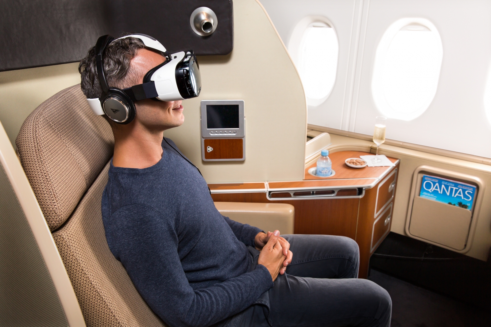 samsung-gear-vr-qantas-flight.jpg