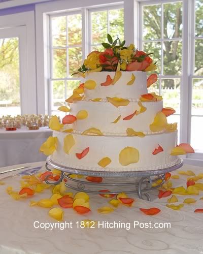 Floating_peach_petals_Wedding_Cake.jpg