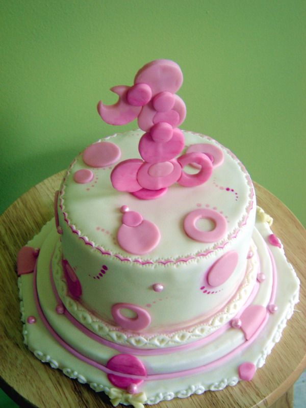 Girls-First-Birthday-Cakes.jpg