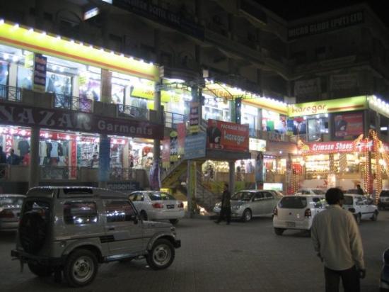 shopping-in-peshawar.jpg