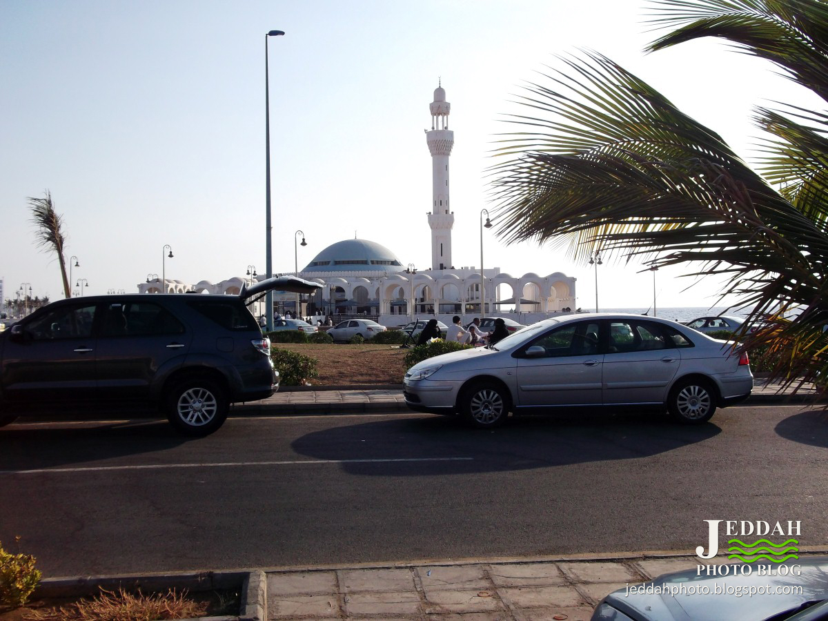 A+Mosque+at+the+Jeddah+beach+%25281%2529.JPG