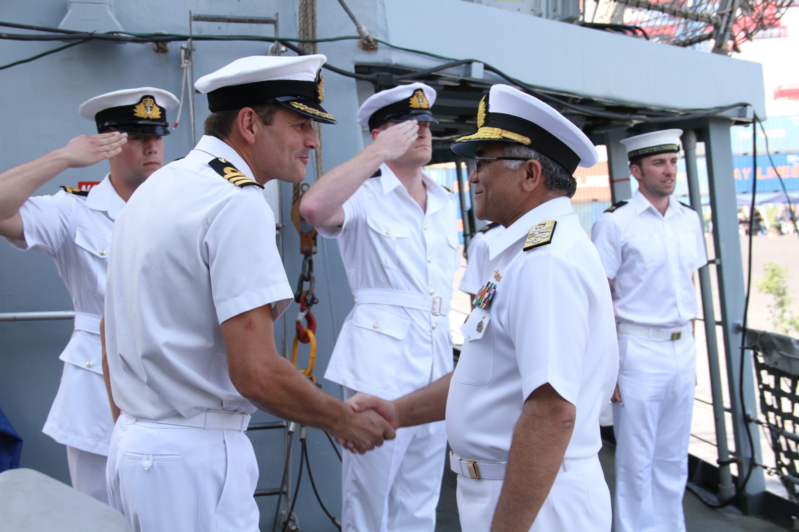 Chief+of+the+Naval+Staff+Admiral+Asif+Sandila+being+received+by+commanding+officer++onboard+UK+ship..JPG