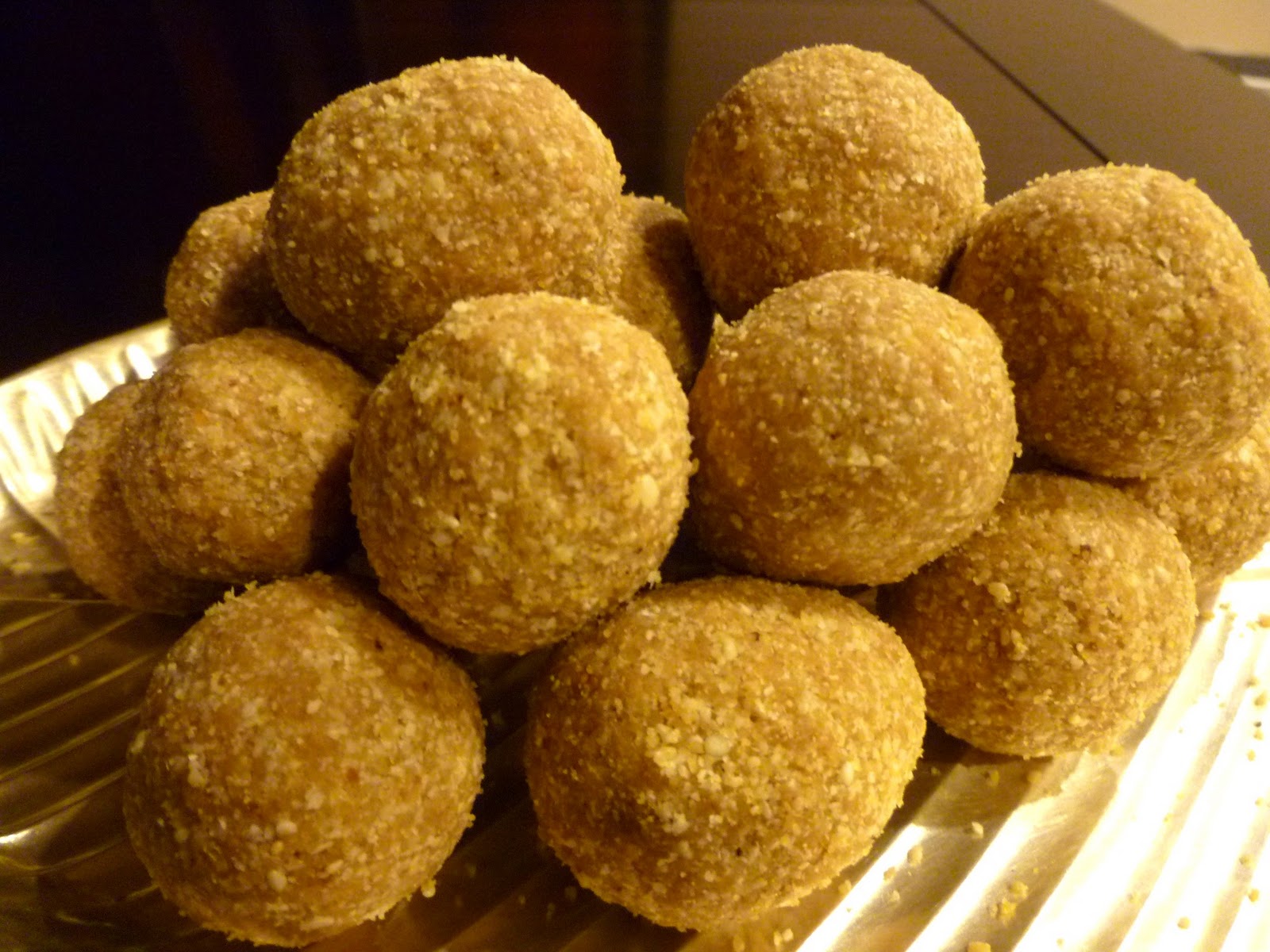 Maha-TIL+Peanut+Ladoo.jpg
