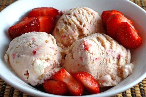 Strawberry+Cheesecake+Ice+Cream+500.jpg