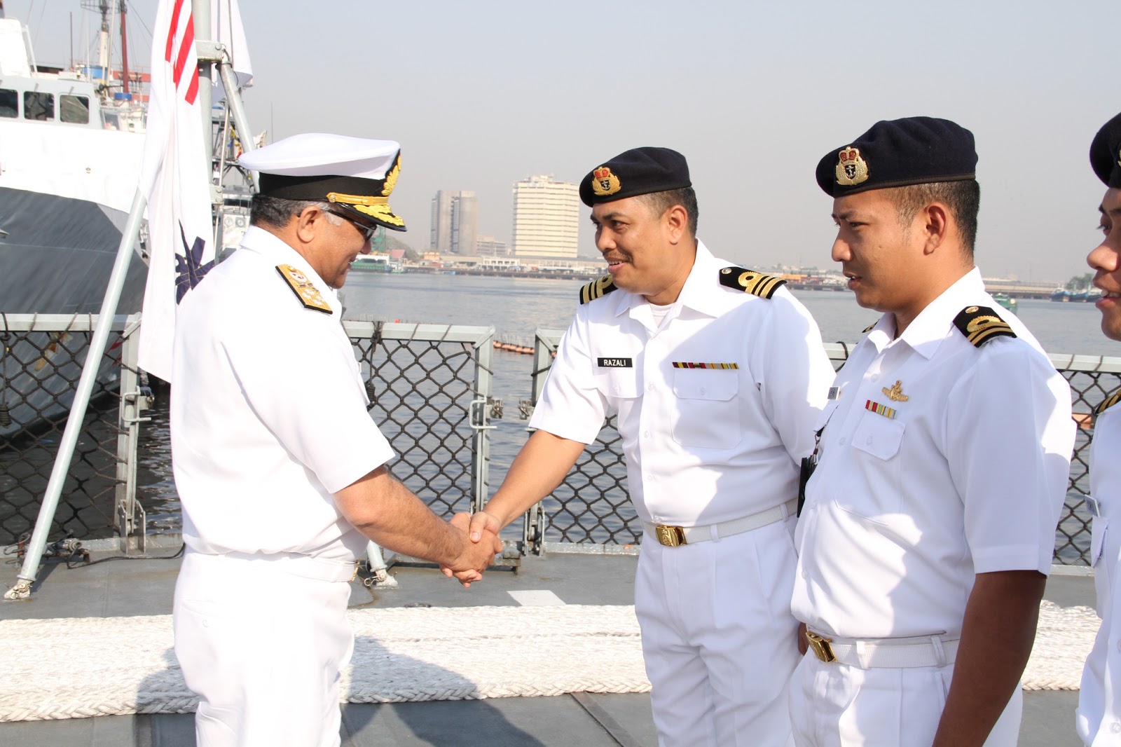 Chief+of+the+Naval+Staff+Admiral+Asif+Sandila+being+received++by+officers+onboard+Malaysian+ship.%60.JPG