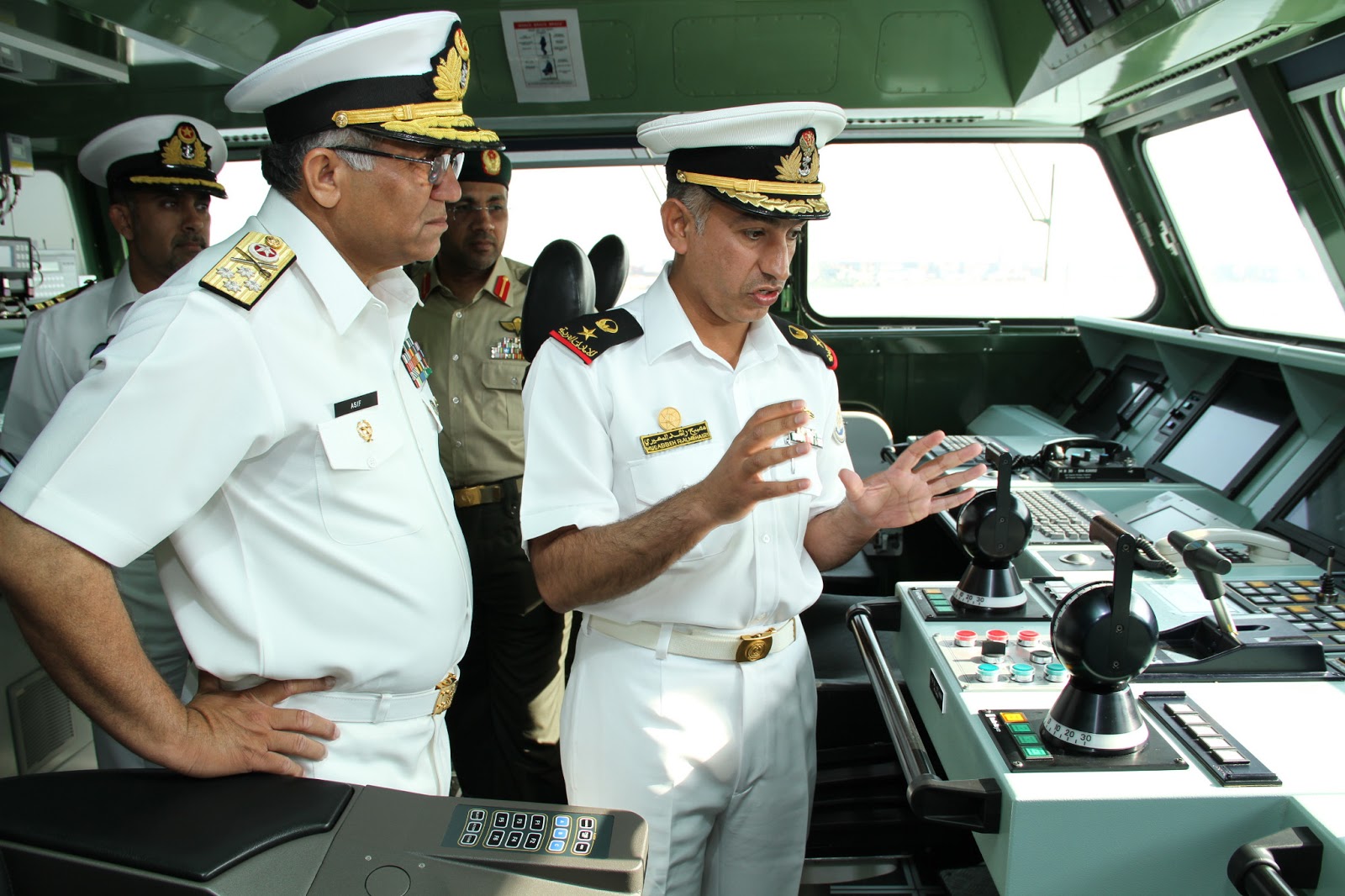 The+commanding+officer+of+a+ship+of+UAE+briefing+Admiral+Asif+Sandila+about+the+systems+installed.JPG